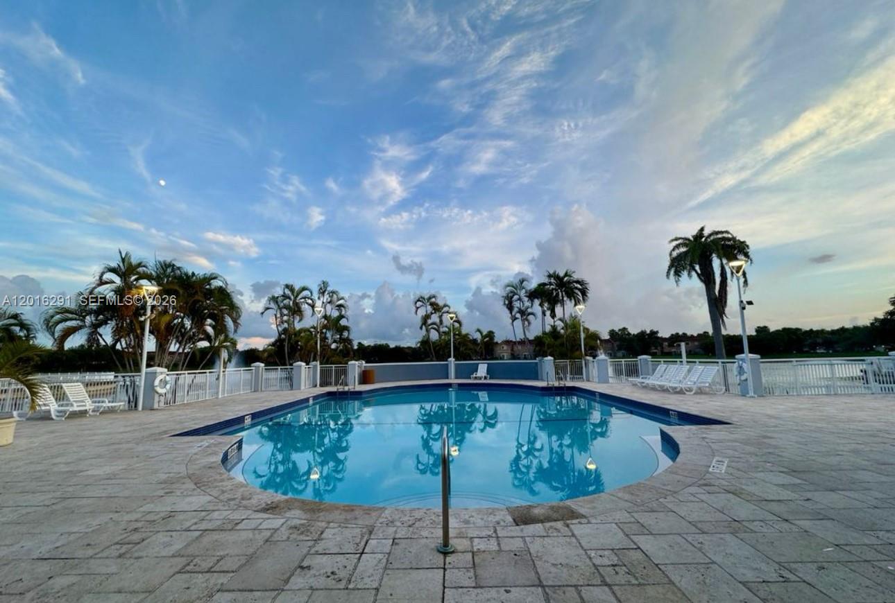 LE CLUB AT OLD CUTLER CON - Residential