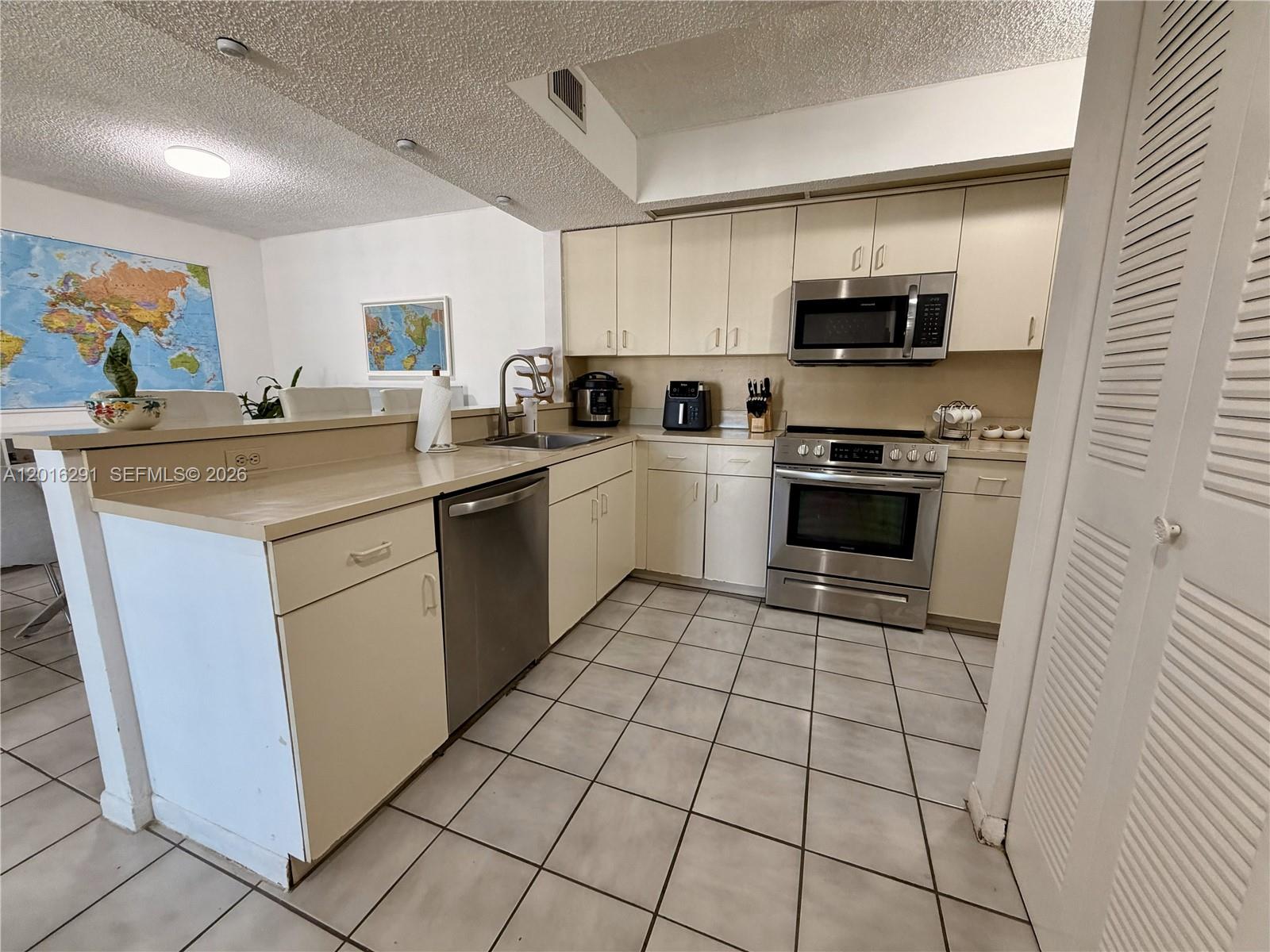 LE CLUB AT OLD CUTLER CON - Residential