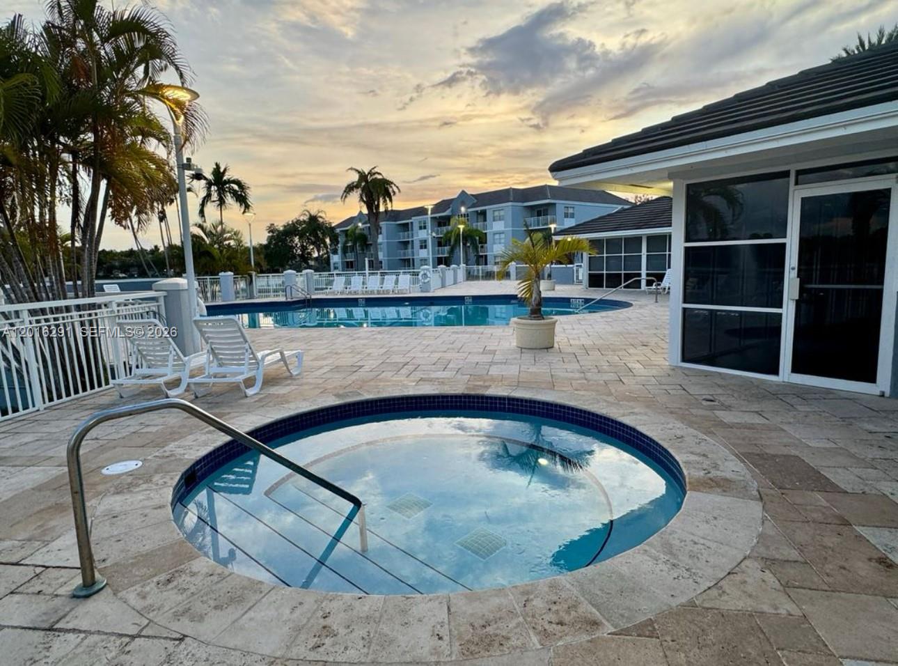 LE CLUB AT OLD CUTLER CON - Residential