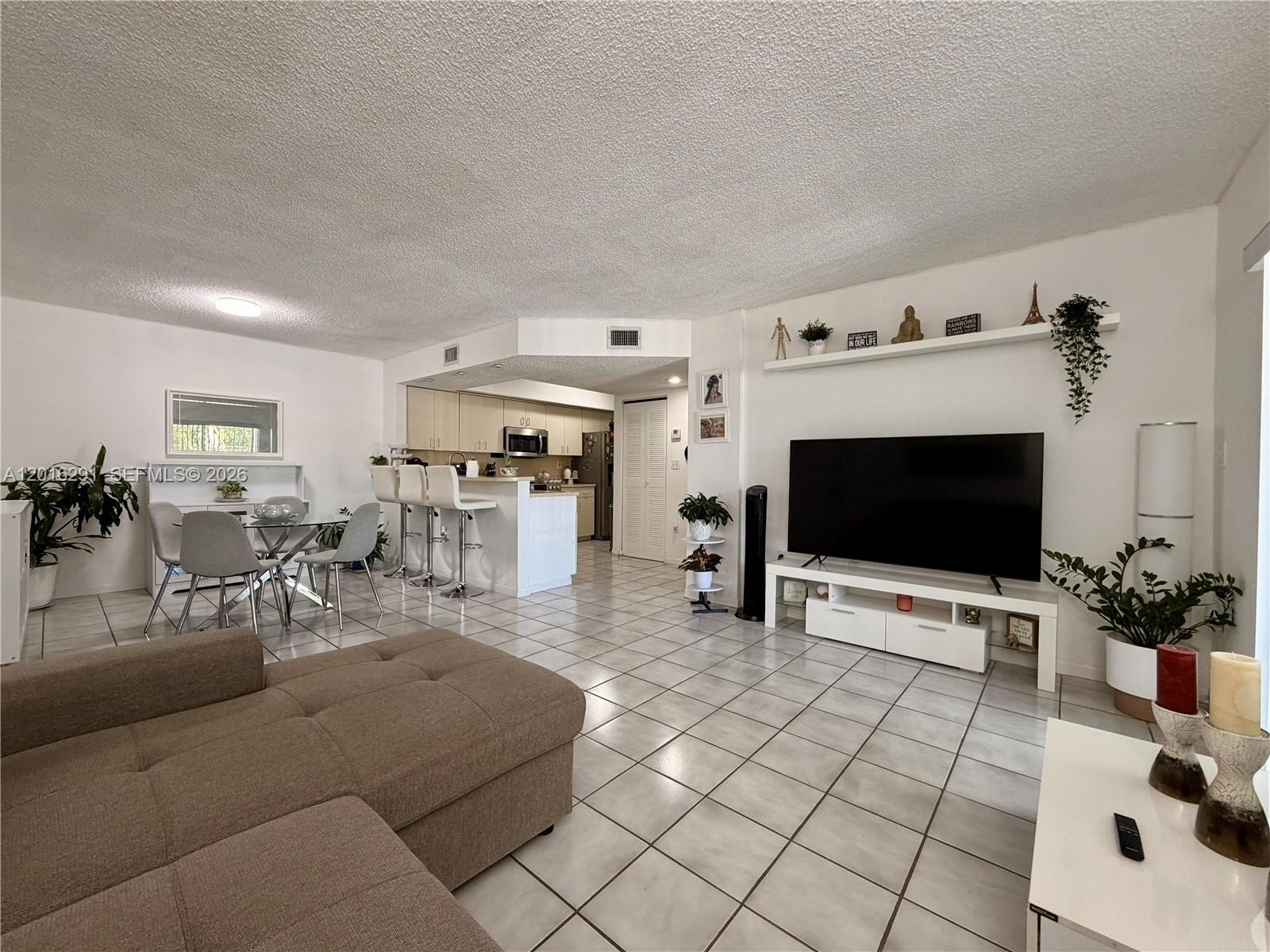LE CLUB AT OLD CUTLER CON - Residential