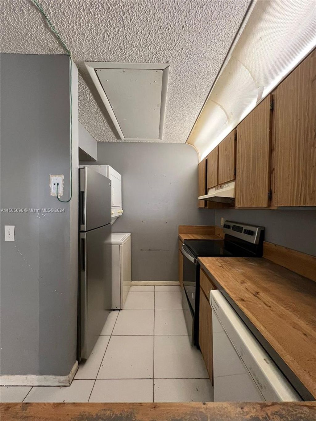 Photo of 821 Twin Lakes Dr #31-H, Coral Springs, FL 33071 (MLS # A11585696)