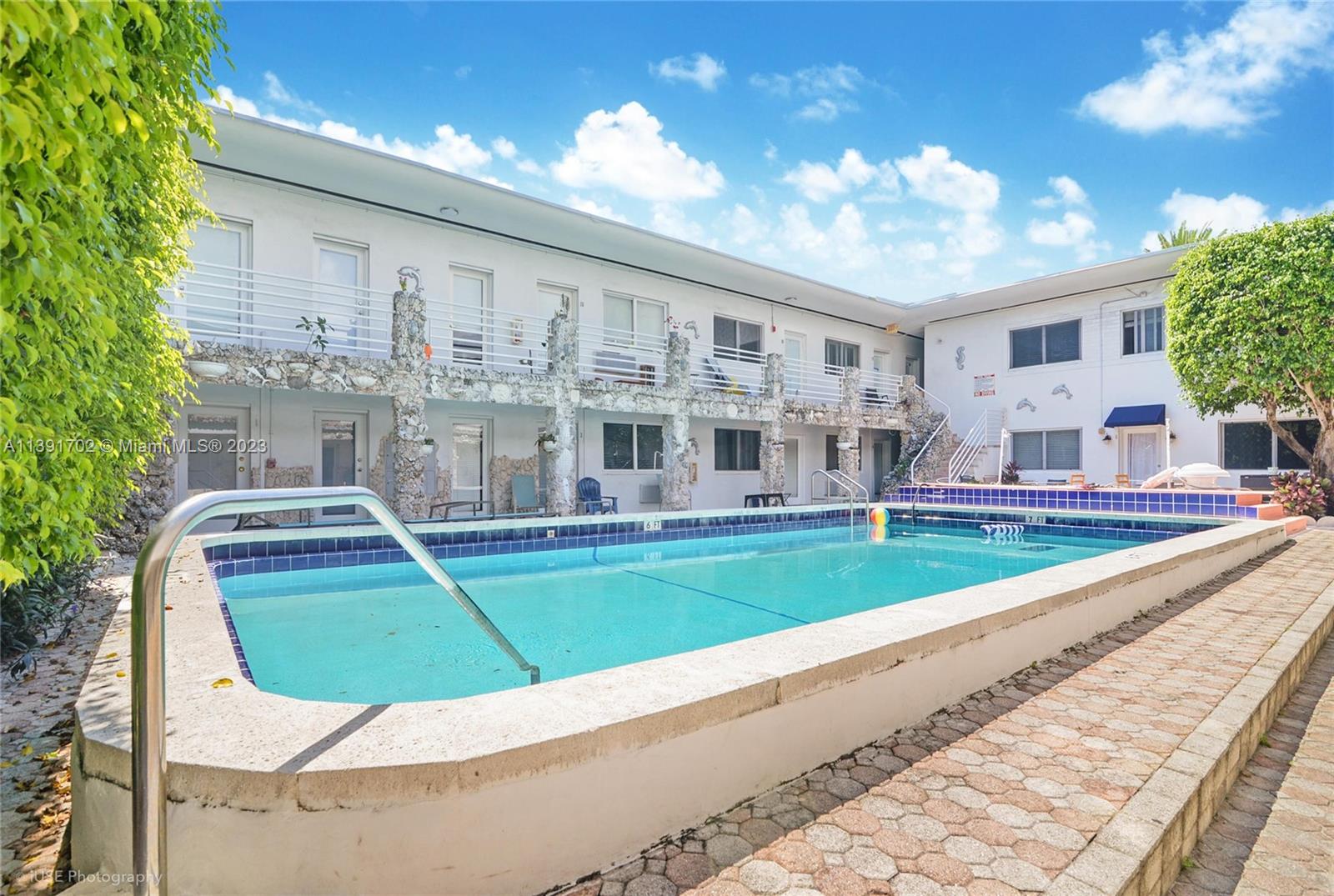 1 bedroom apartment available in Miami Beach. A lot of storage, recently renovated, and freshly painted. Laundry on site, assigned parking, water and trash are included in the rent. Fast approval. Close to public transportation, trolley stop and 2 blocks away from the beach.
1st-month rent + security deposit ($2000) required to move in. 650+ credit, no eviction or criminal history. No pets. To access the property use SHOWINGTIME.
