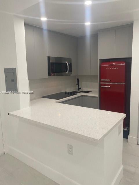 Spotless unit in Coral gables, just a block away from Ponce de Leon and Phillips Park. All new open kitchen, quartz counters, SS appliances , new flooring and bathroom ready to move in. Water, and extermination service included. Move in date December 1st.