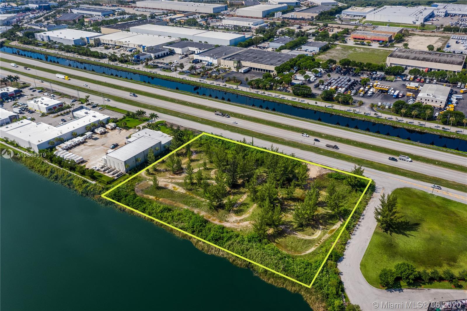 SHOMA COMMERCIAL - Land