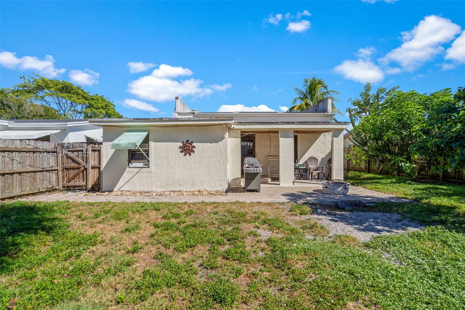 NORTH LAKE WORTH - Residential