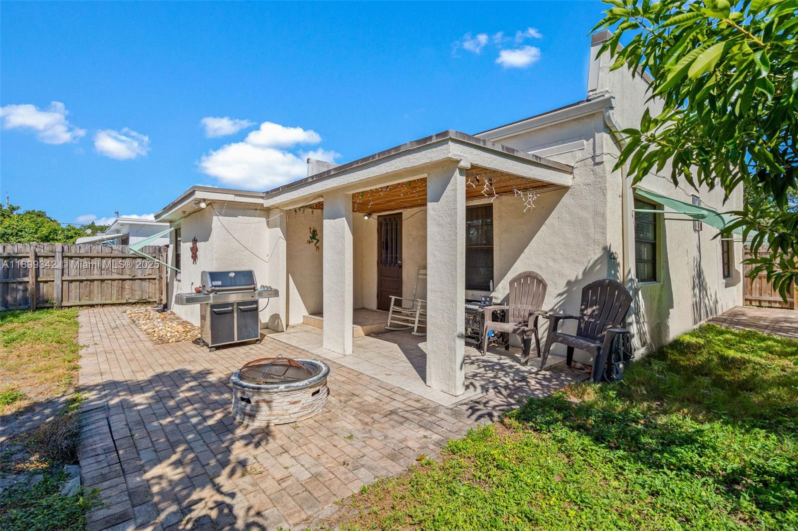NORTH LAKE WORTH - Residential