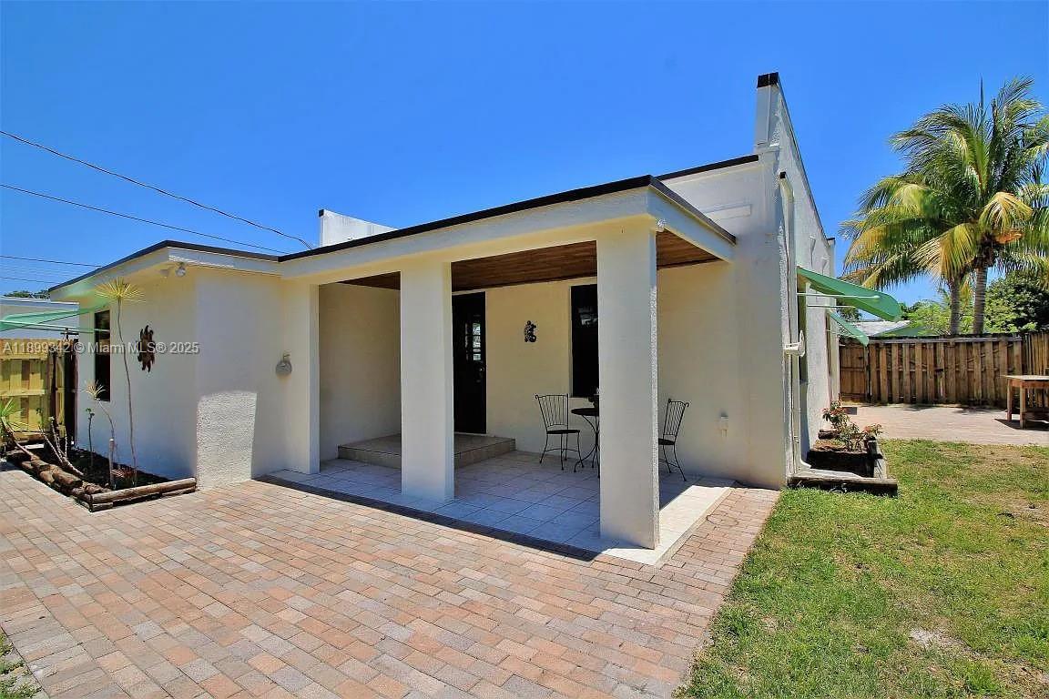 View photos, virtual tours, details... 1517 N K St