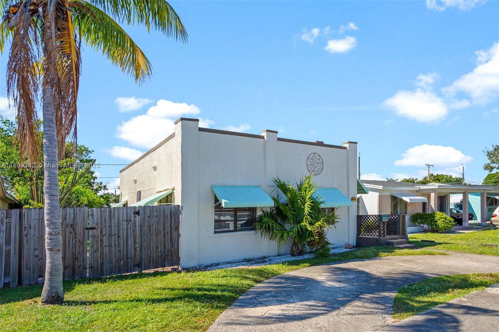 NORTH LAKE WORTH - Residential
