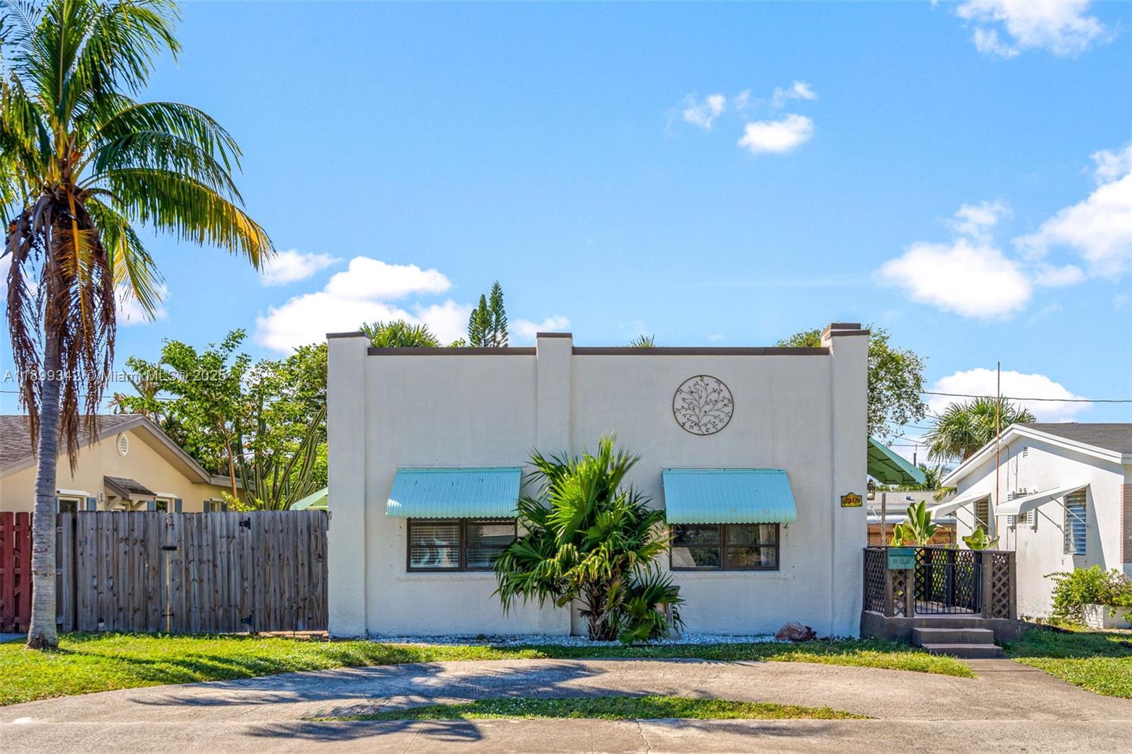NORTH LAKE WORTH - Residential