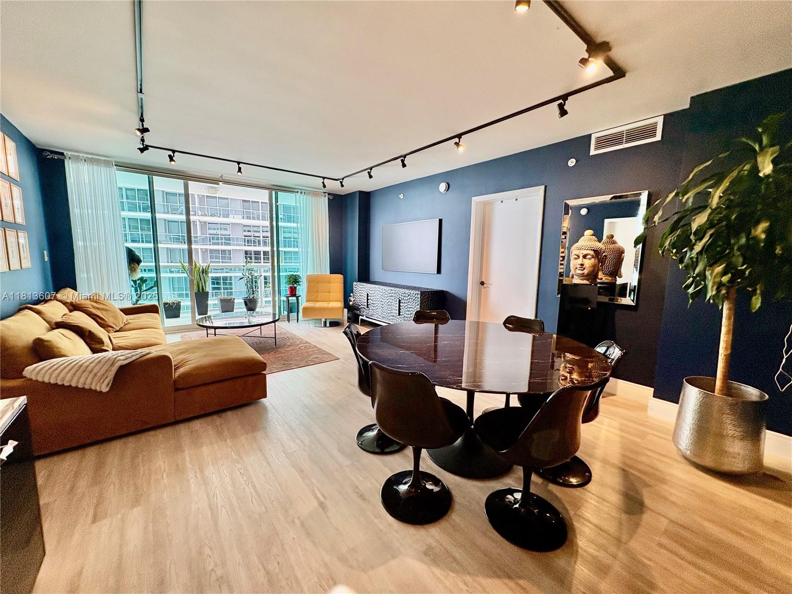 1800 CLUB CONDO - Residential
