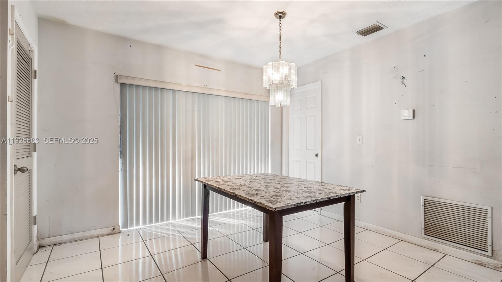 RICHMOND TOWNHOUSE - Residential