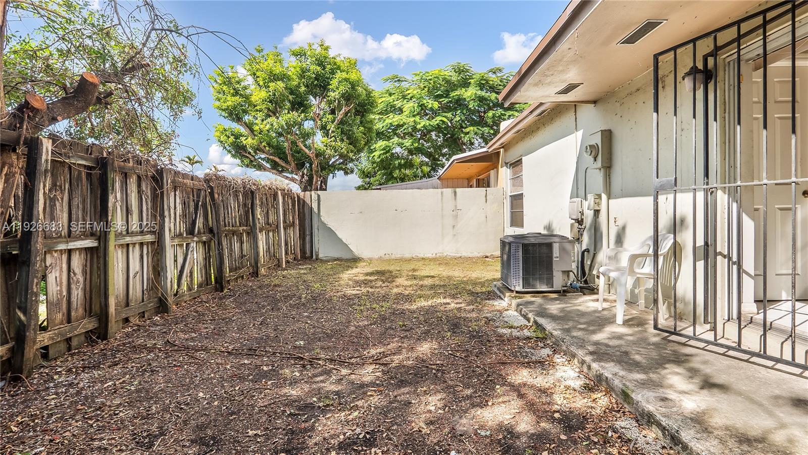 RICHMOND TOWNHOUSE - Residential