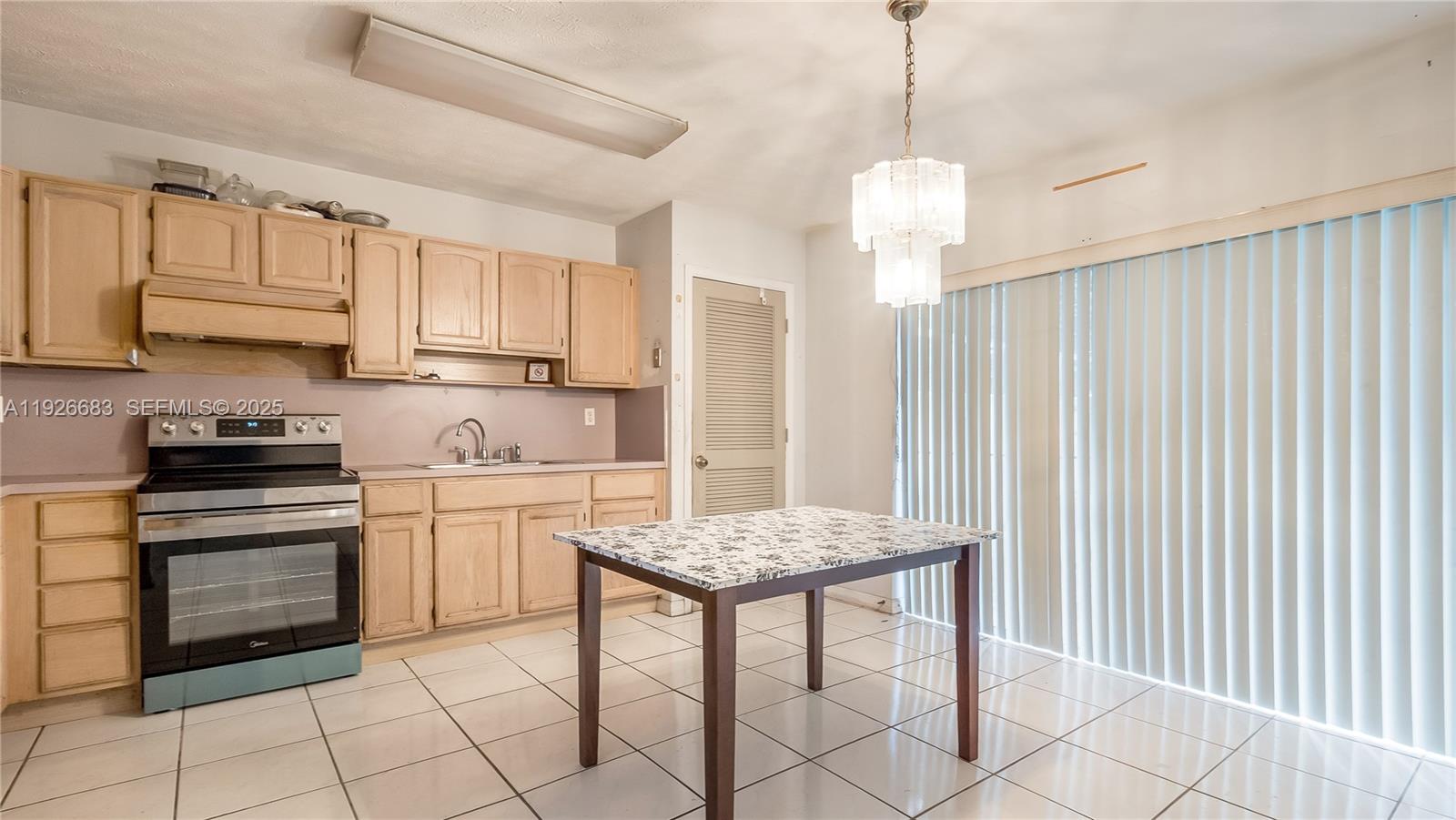 RICHMOND TOWNHOUSE - Residential