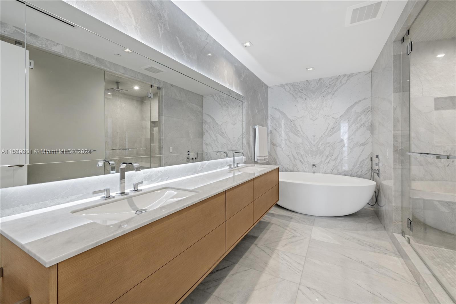 NORTH BISCAYNE BEACH AMEN - Residential