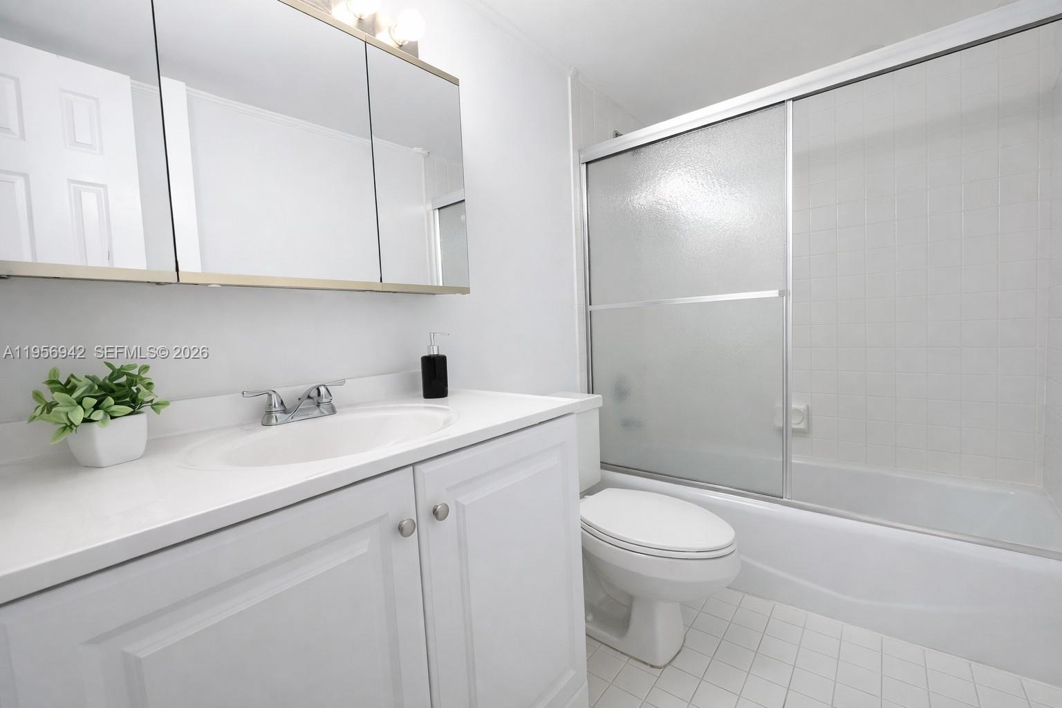 18TH HOLE AT INVERRARY CO - Residential