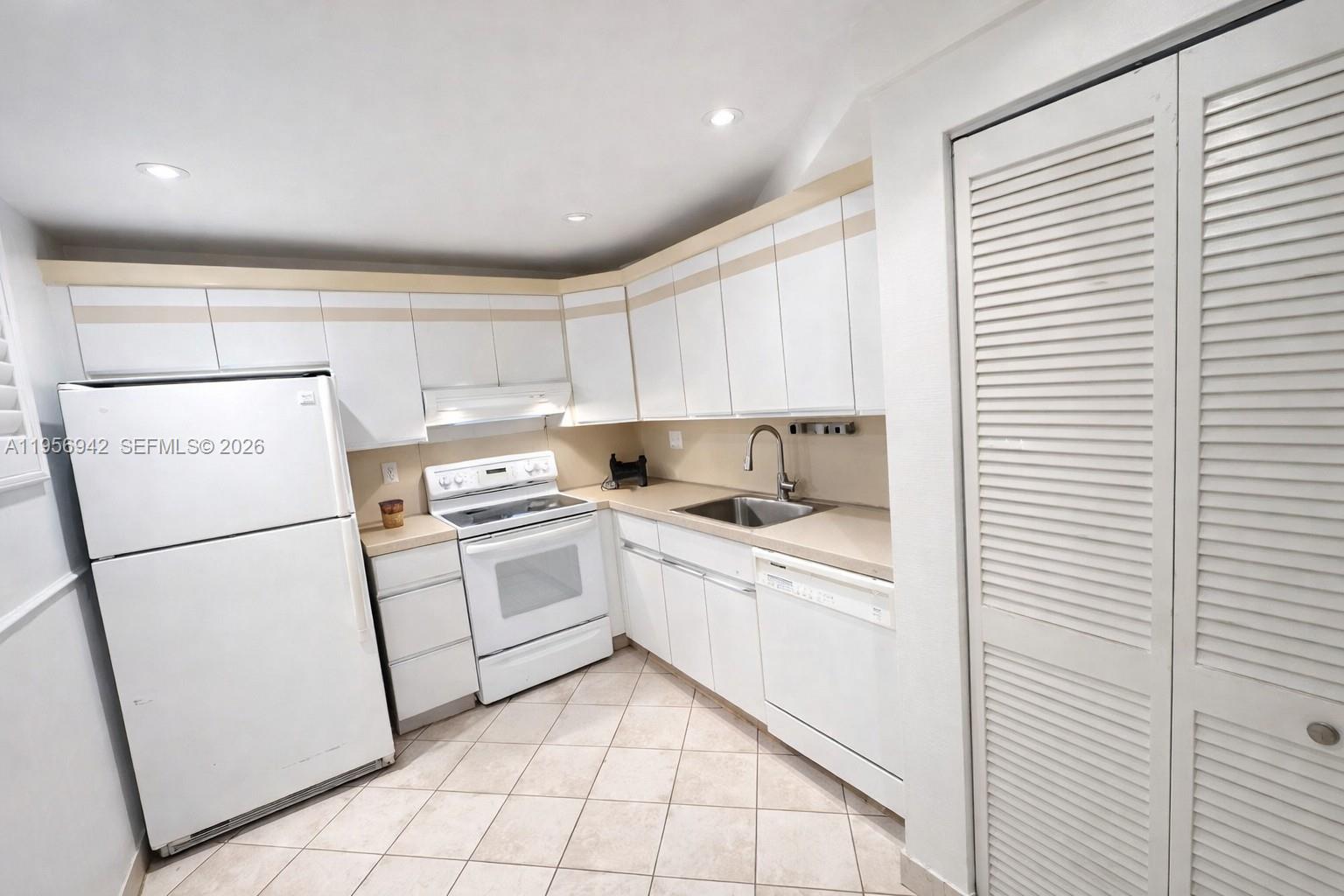 18TH HOLE AT INVERRARY CO - Residential