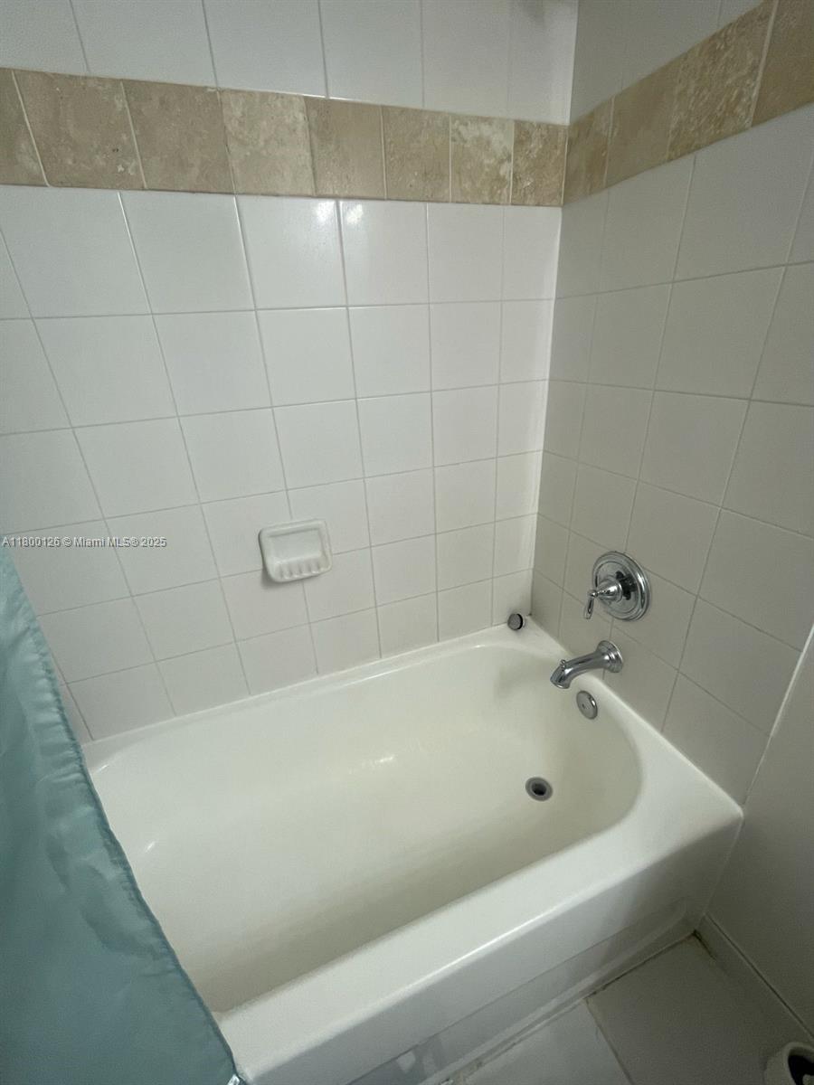 TERRAZAS RIVERPARK VILLAG - Residential Lease