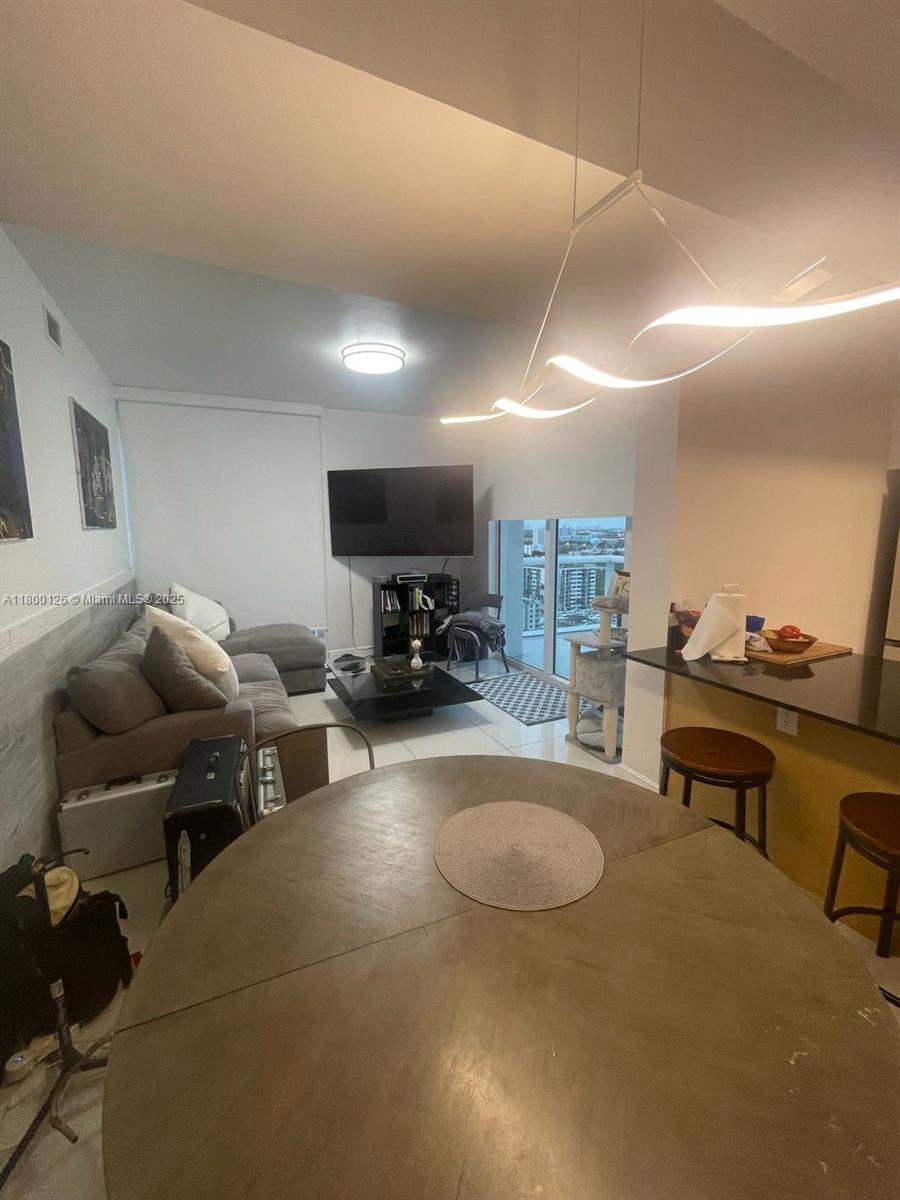 TERRAZAS RIVERPARK VILLAG - Residential Lease