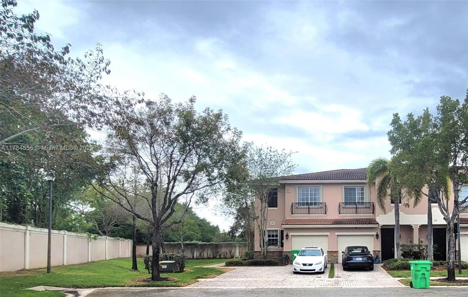 Property for Sale at 294 Las Brisas Cir, Sunrise, Miami-Dade County, Florida - Bedrooms: 3 
Bathrooms: 3  - $519,000