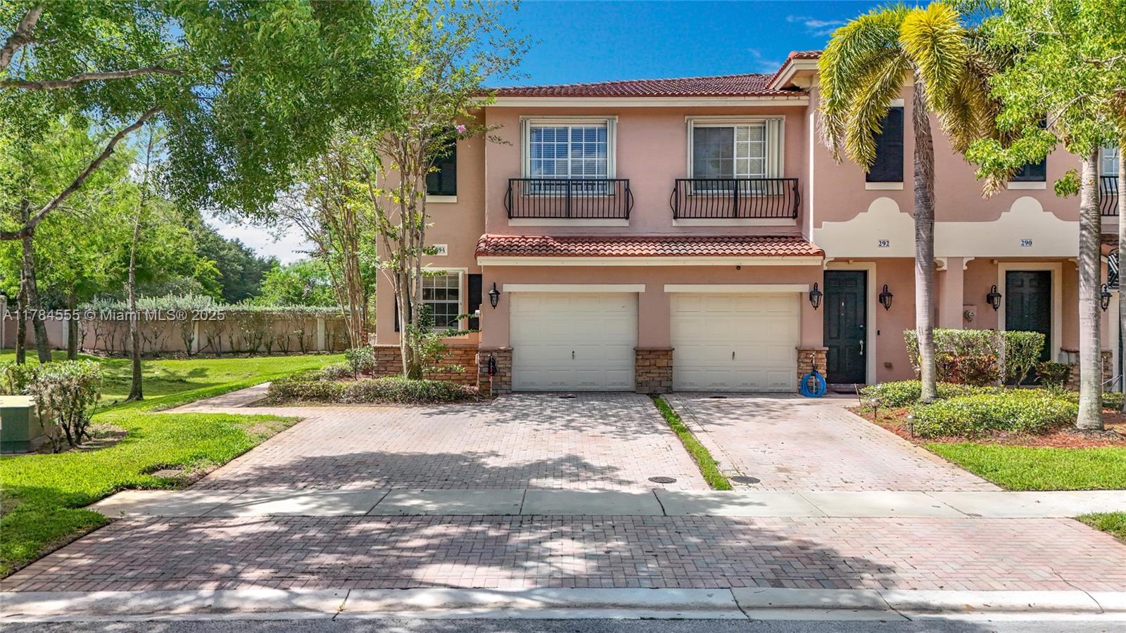 294 Las Brisas Cir, Sunrise, Miami-Dade County, Florida - 3 Bedrooms  
3 Bathrooms - 