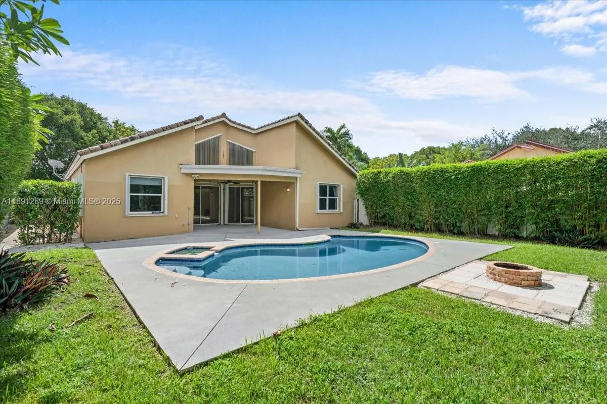 Cooper City, Florida 33026, United States, 3 Bedrooms Bedrooms, ,2 BathroomsBathrooms,Residential,Active,223817