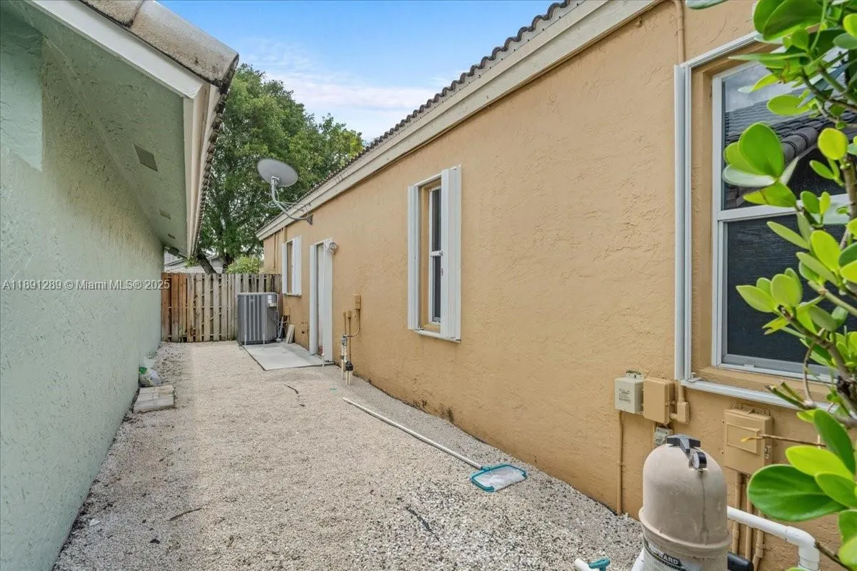 Cooper City, Florida 33026, United States, 3 Bedrooms Bedrooms, ,2 BathroomsBathrooms,Residential,Active,223817