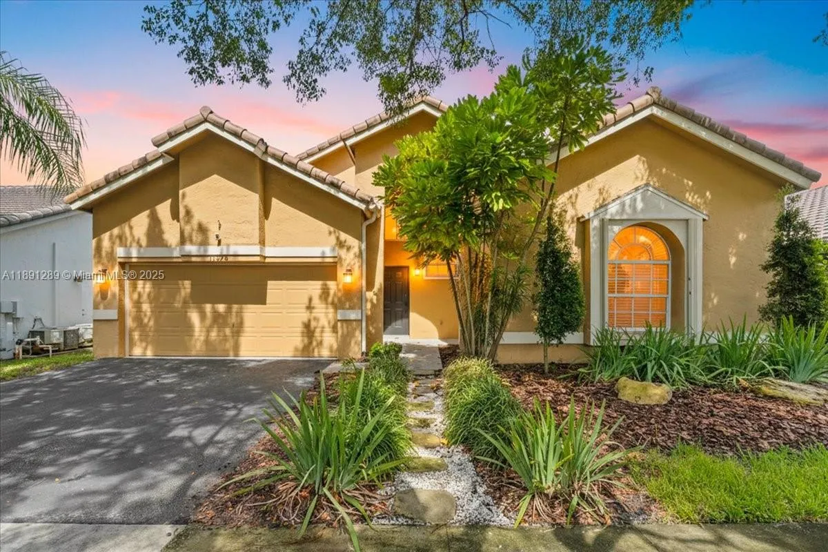 Cooper City, Florida 33026, United States, 3 Bedrooms Bedrooms, ,2 BathroomsBathrooms,Residential,Active,223817