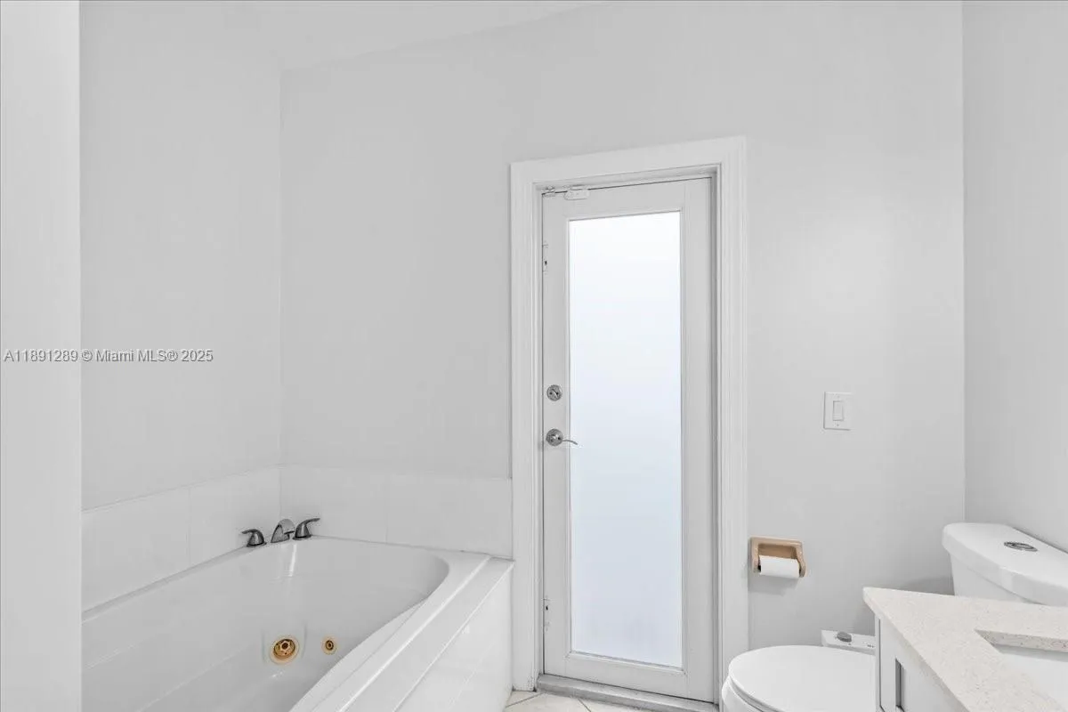 Cooper City, Florida 33026, United States, 3 Bedrooms Bedrooms, ,2 BathroomsBathrooms,Residential,Active,223817