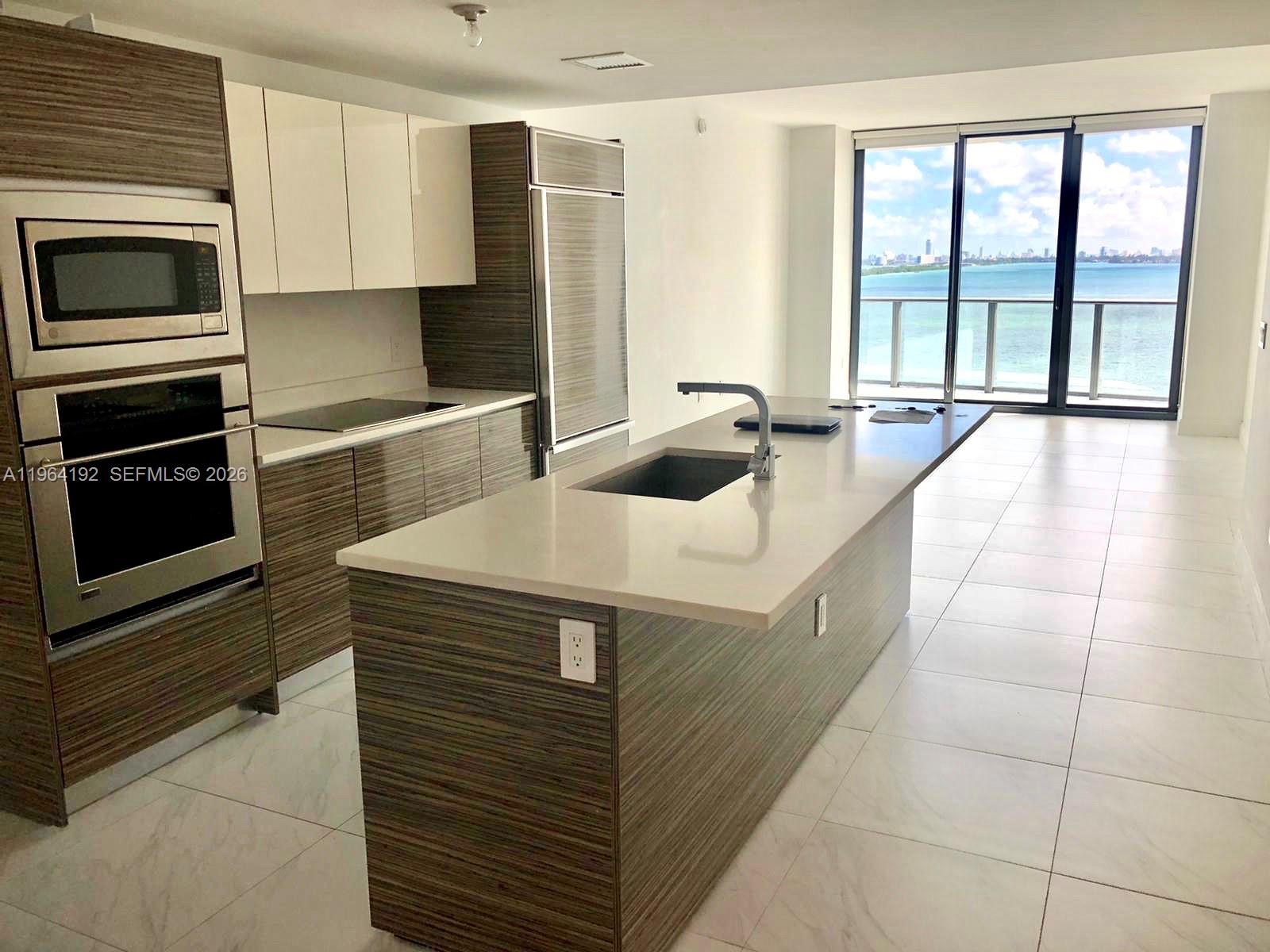 ICON BAY CONDO - Residential