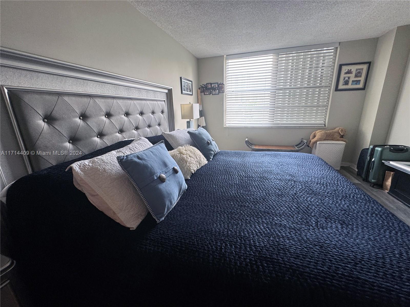 ADMIRALS PORT CONDO WEST - Residential