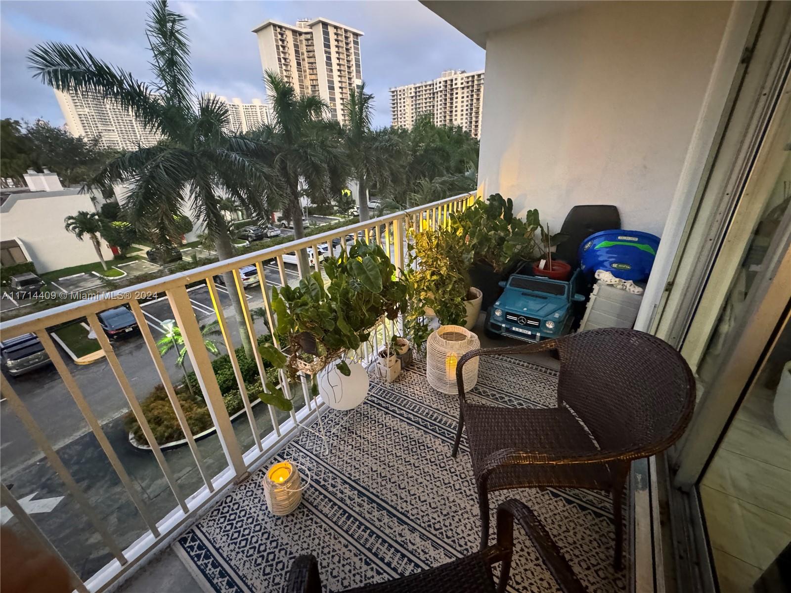 ADMIRALS PORT CONDO WEST - Residential