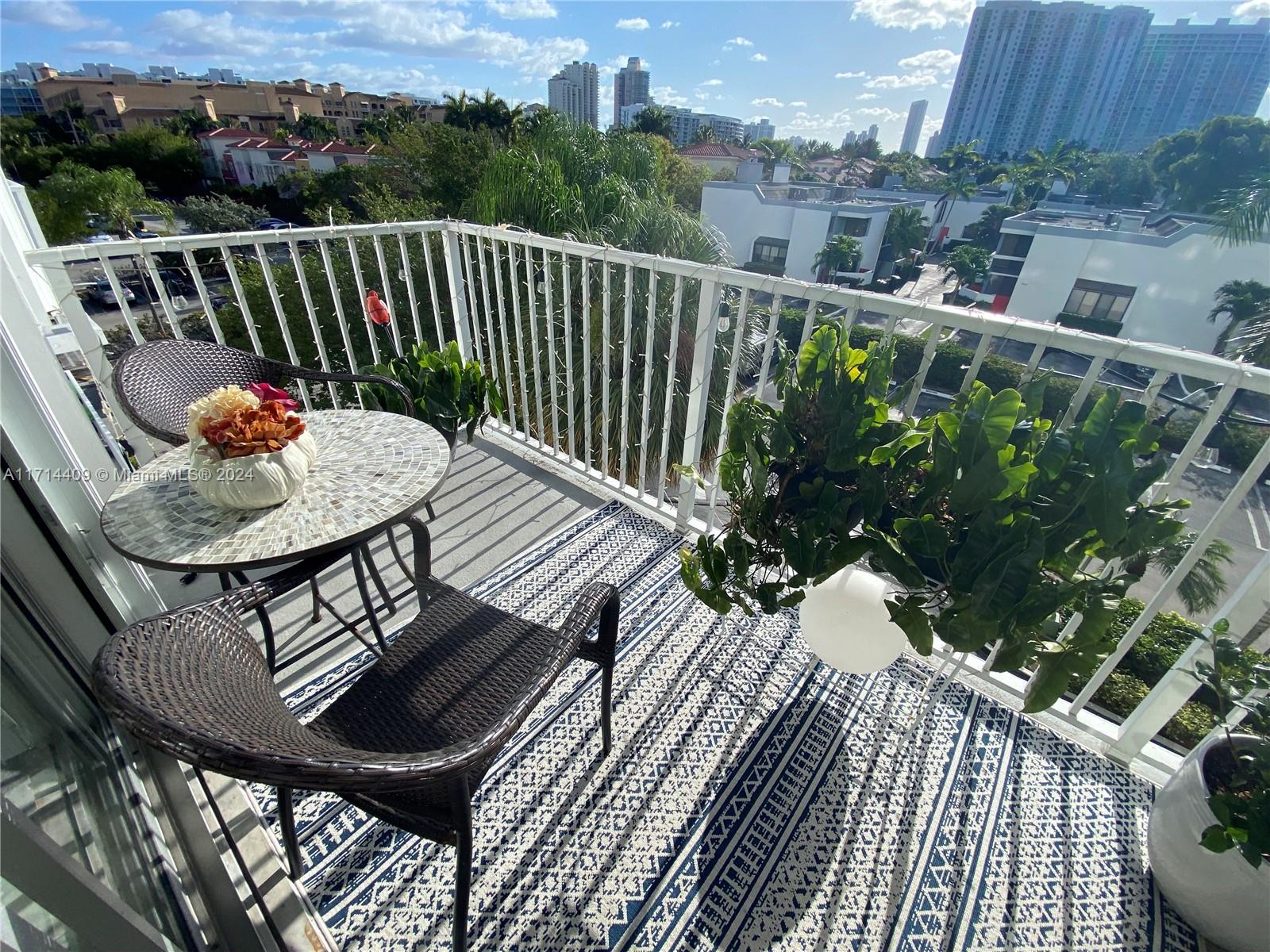 ADMIRALS PORT CONDO WEST - Residential