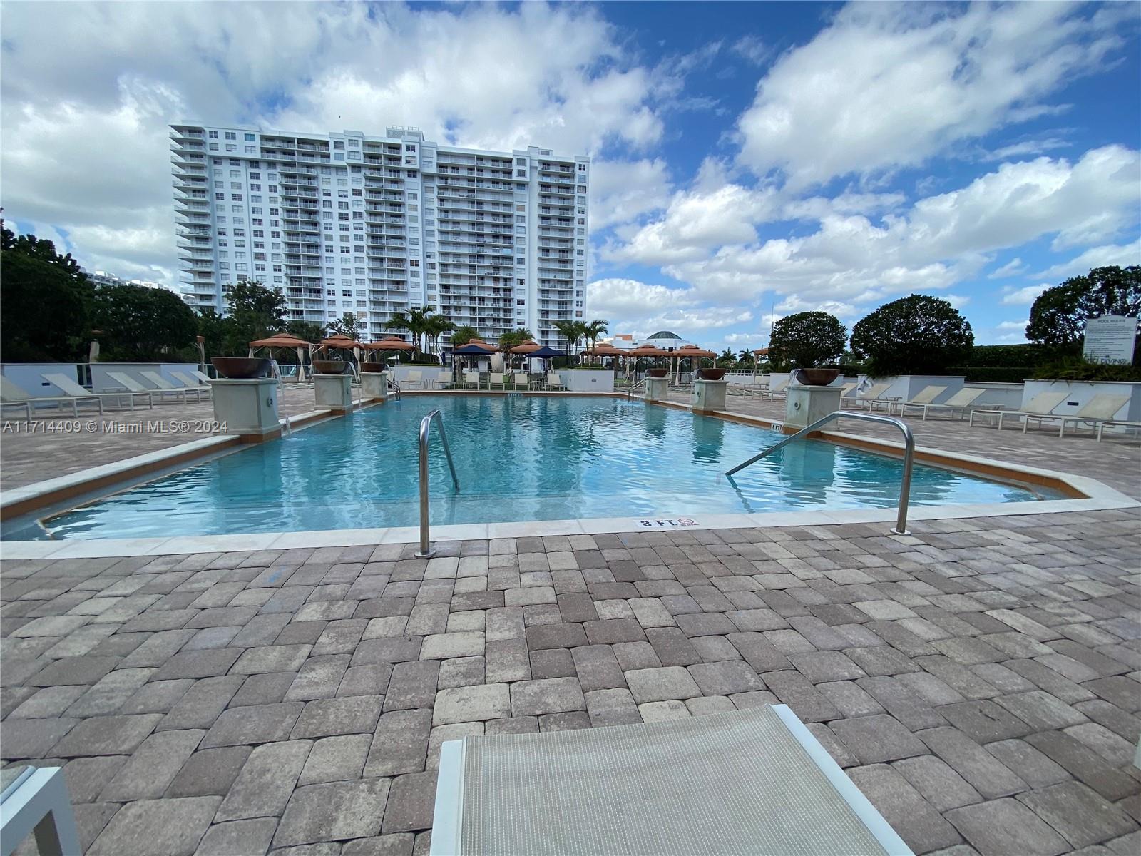 ADMIRALS PORT CONDO WEST - Residential