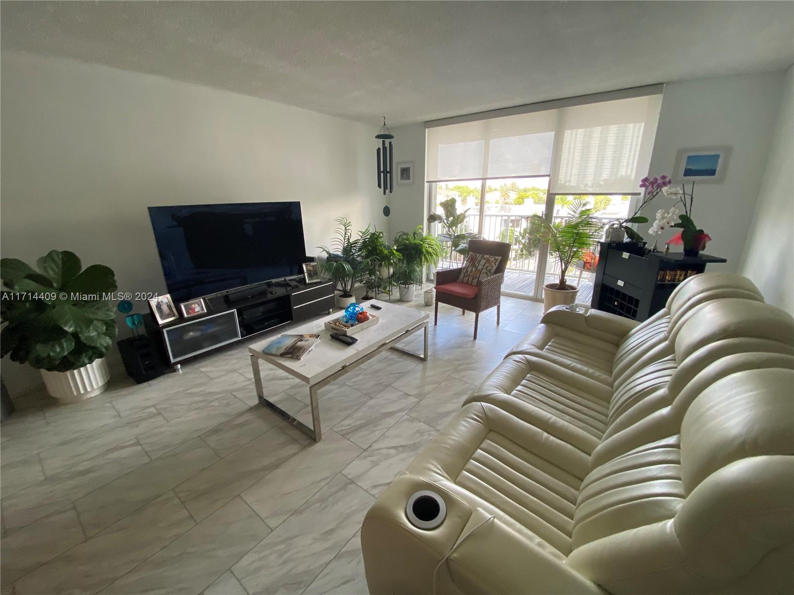 ADMIRALS PORT CONDO WEST - Residential