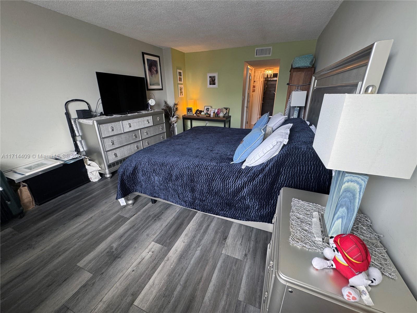 ADMIRALS PORT CONDO WEST - Residential