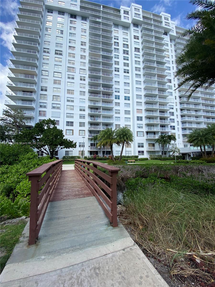 ADMIRALS PORT CONDO WEST - Residential