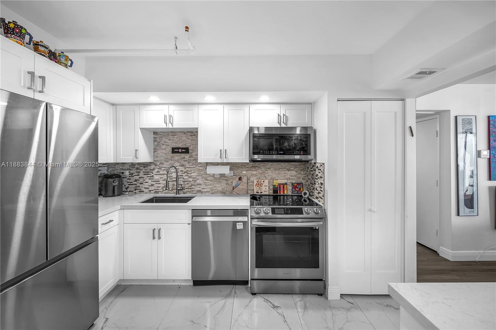 DELVISTA TOWERS CONDO TOW - Residential