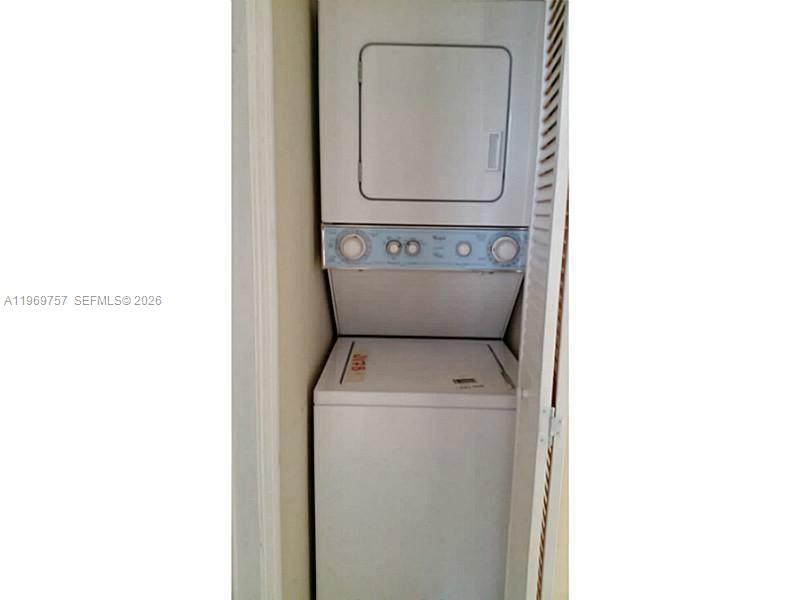 HOLLYWOOD PARK - Residential Lease