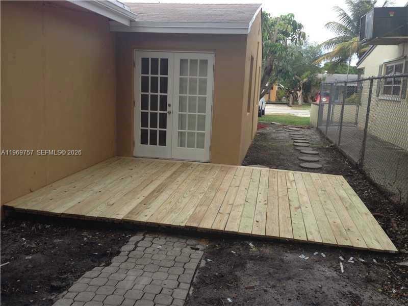 HOLLYWOOD PARK - Residential Lease