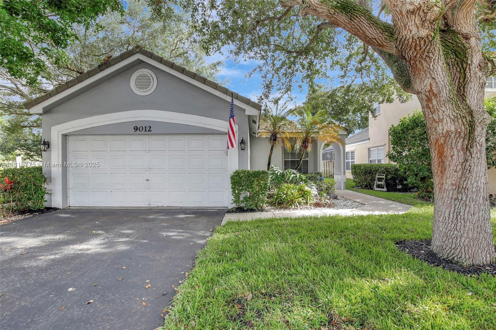 9012 Lake Park Cir S Cir, Davie, Broward County, Florida - 2 Bedrooms  
2 Bathrooms - 