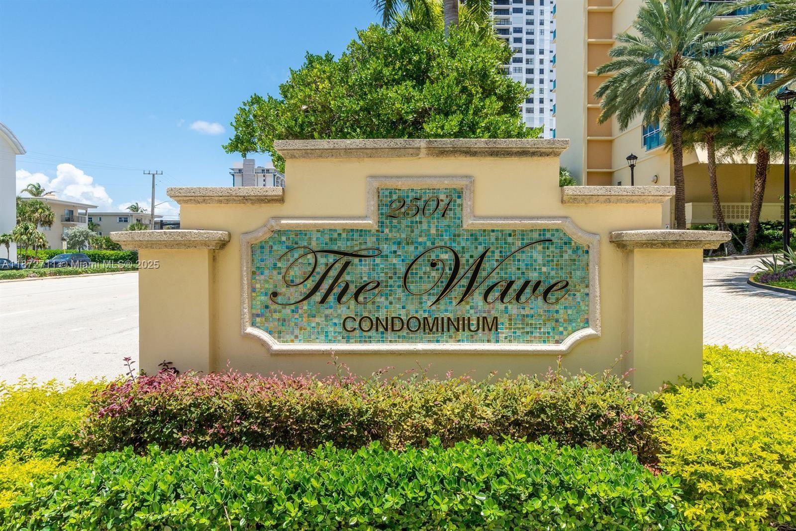 WAVE CONDO - Residential