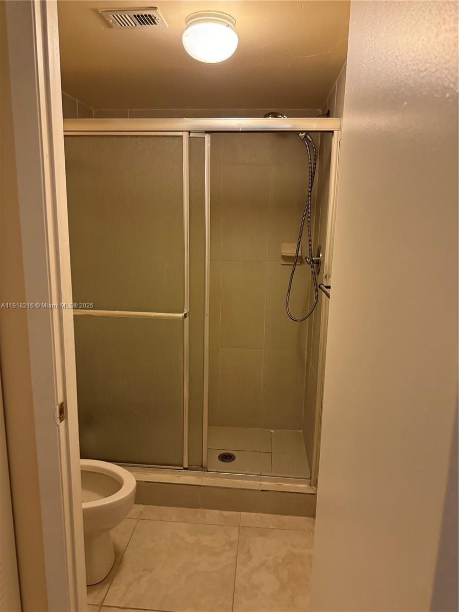 SUMMERBREEZE CONDO - Residential Lease