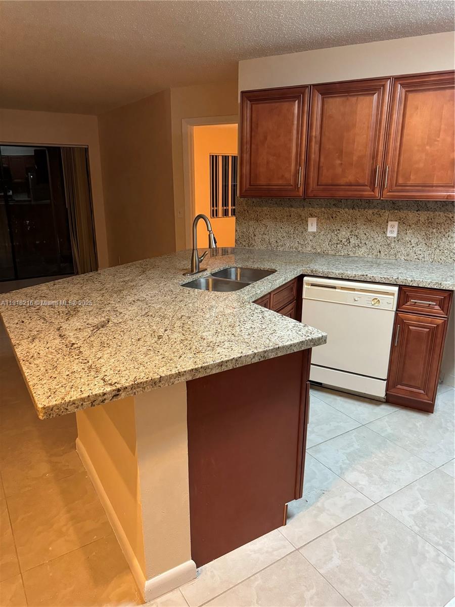 SUMMERBREEZE CONDO - Residential Lease