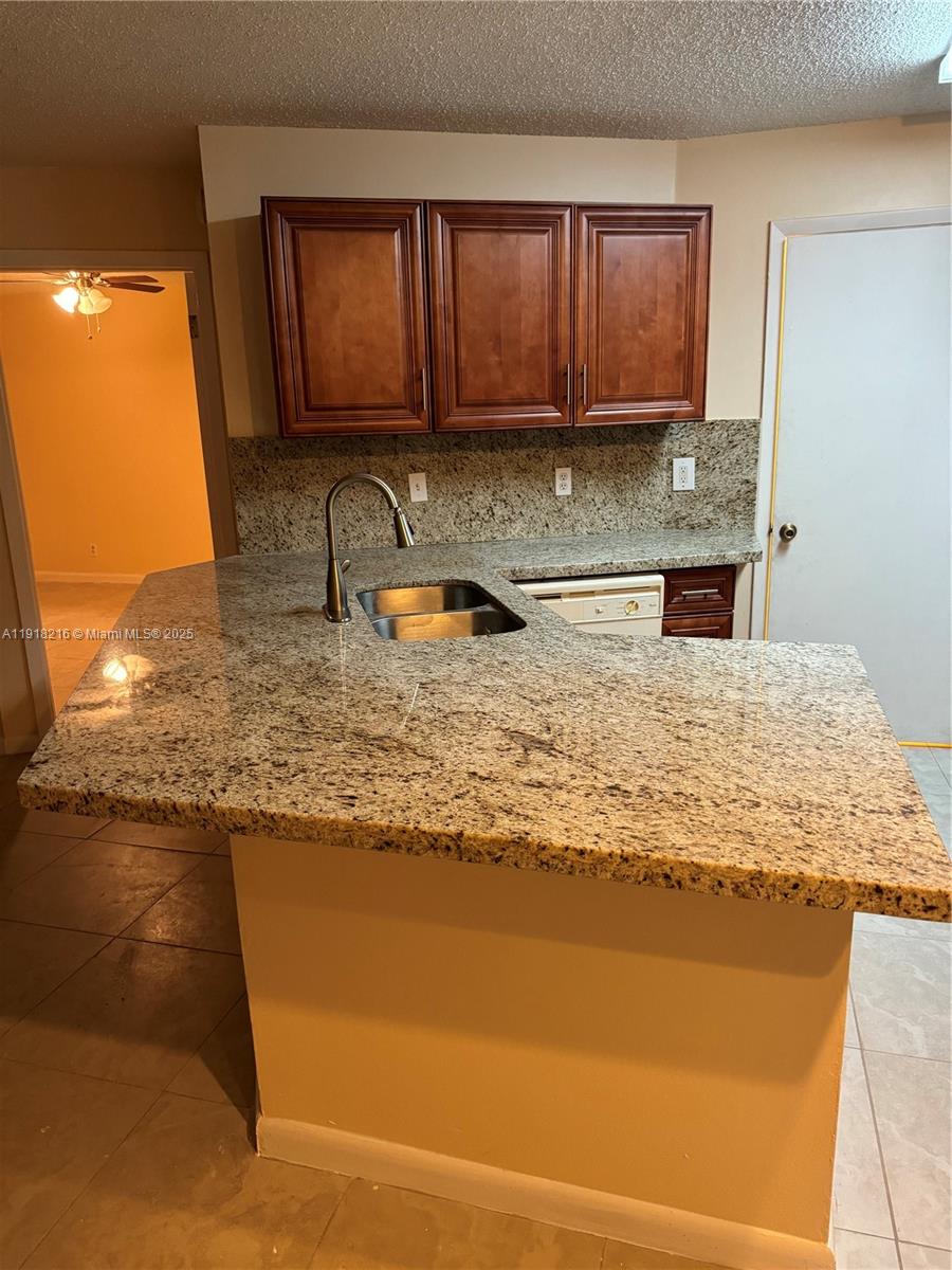 SUMMERBREEZE CONDO - Residential Lease