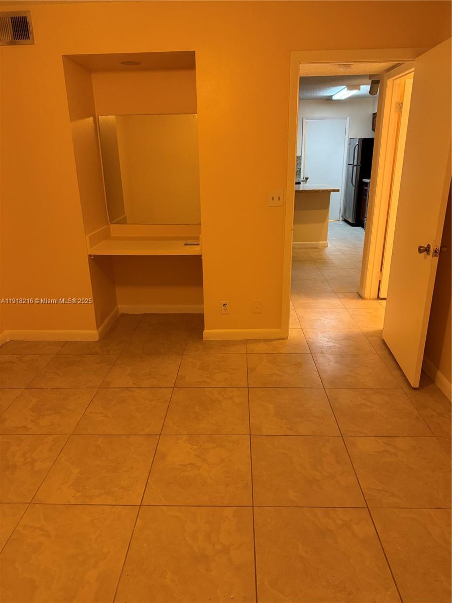 SUMMERBREEZE CONDO - Residential Lease