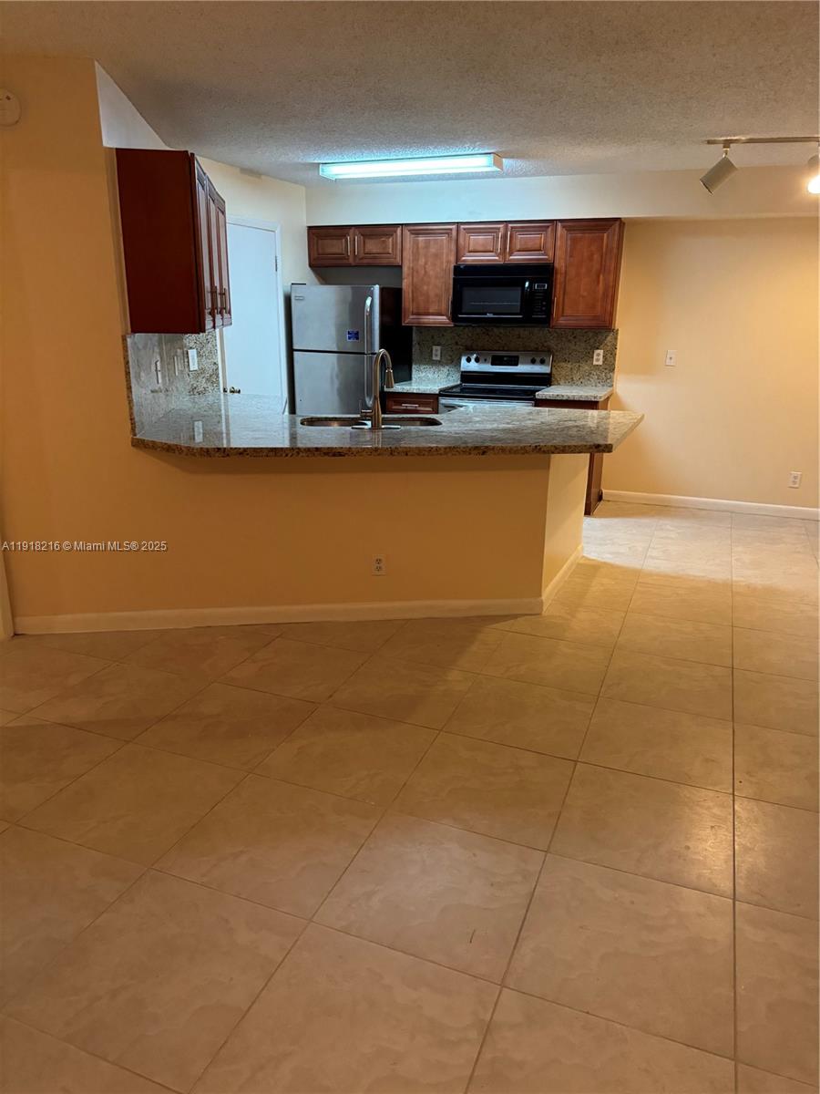 SUMMERBREEZE CONDO - Residential Lease