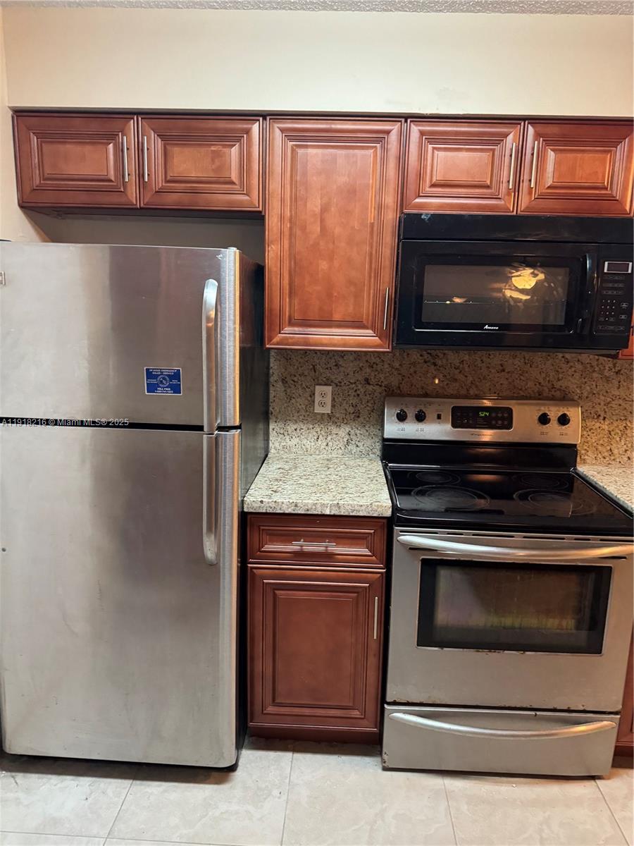 SUMMERBREEZE CONDO - Residential Lease