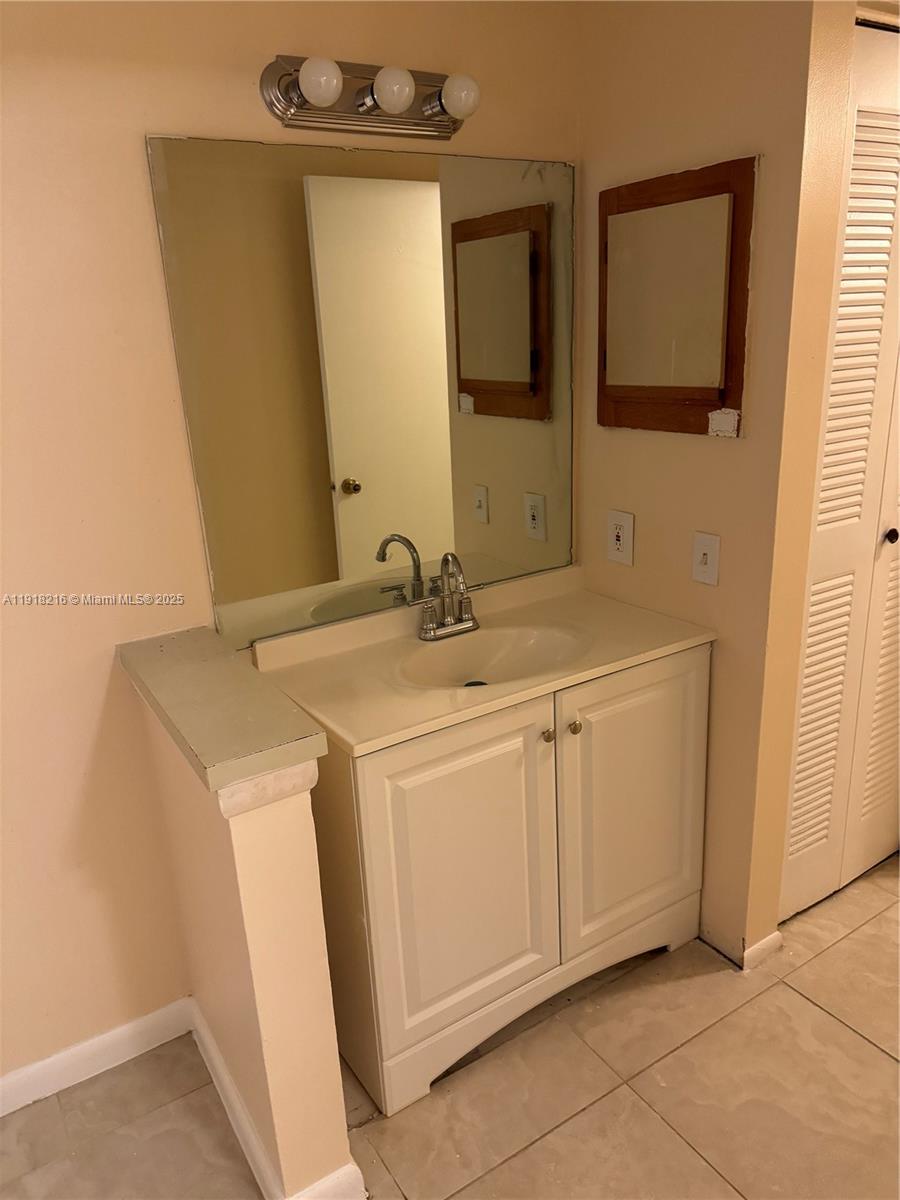 SUMMERBREEZE CONDO - Residential Lease