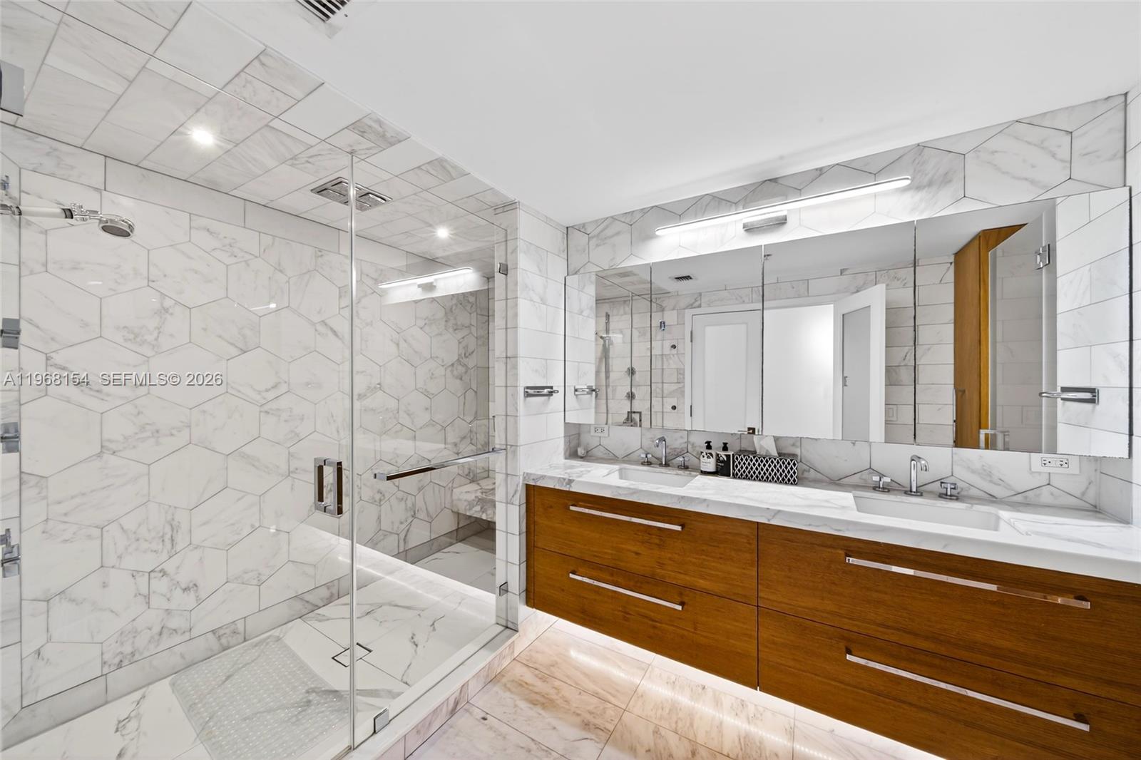 BLUE CONDO - Residential Lease