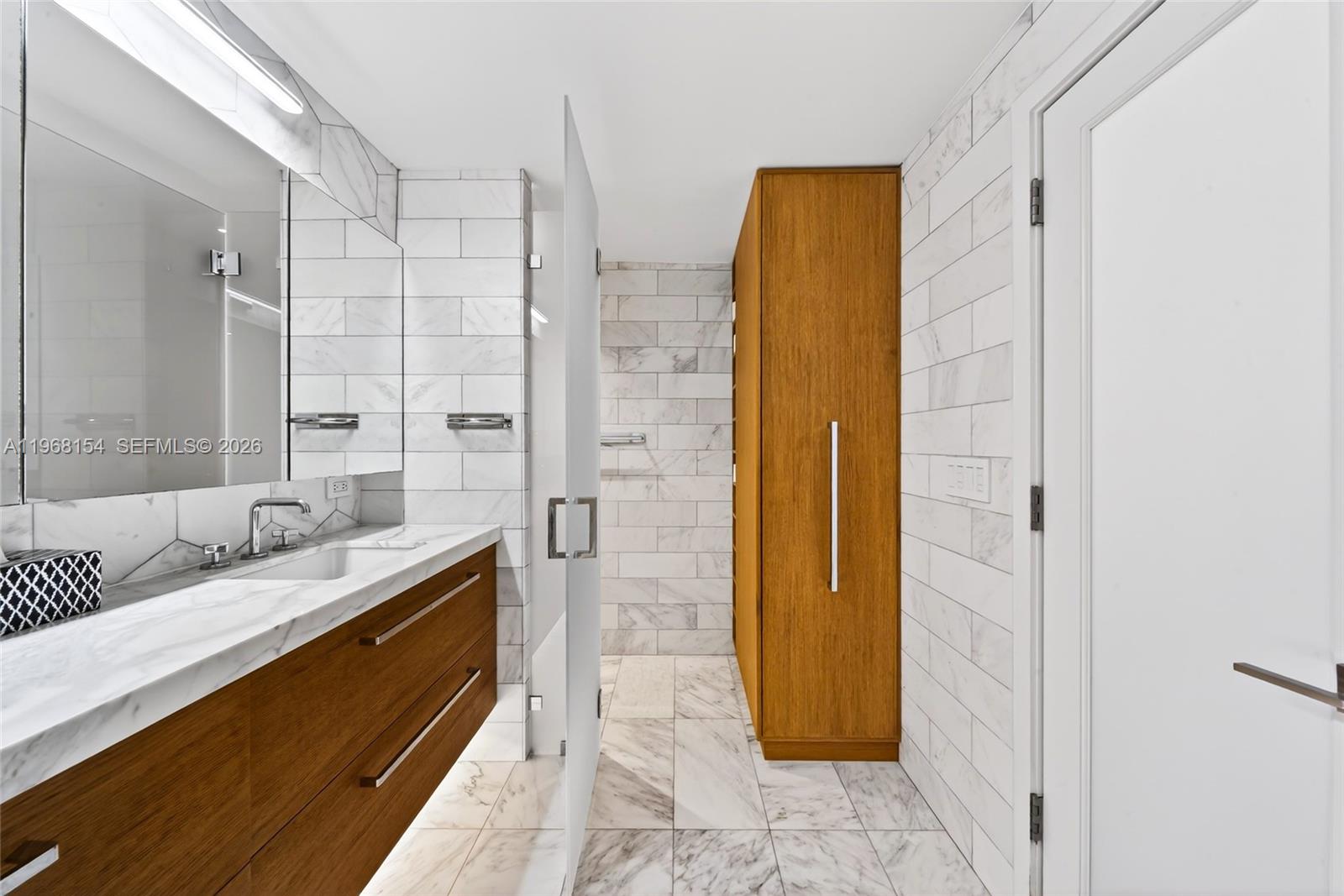 BLUE CONDO - Residential Lease